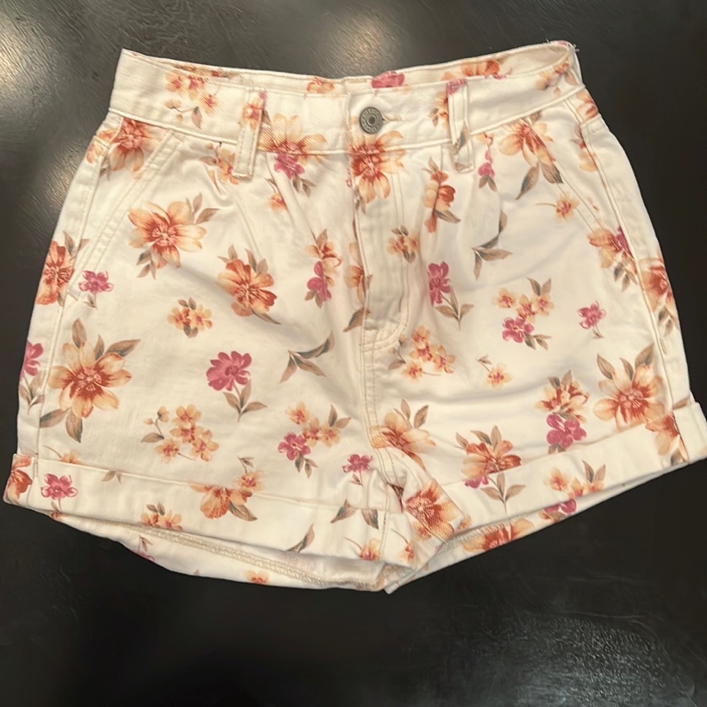 American Eagle floral print denim shorts, size 00